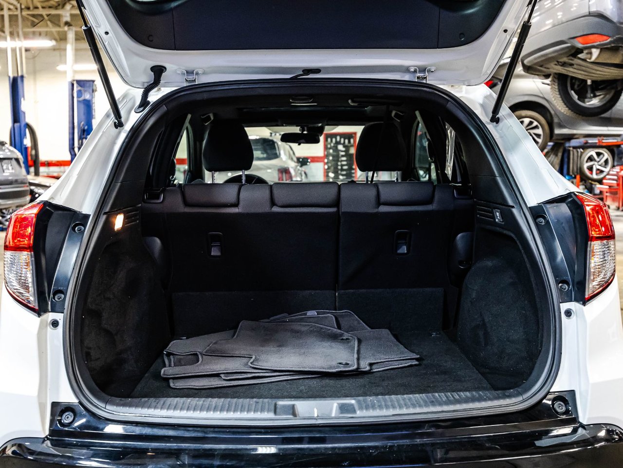 2027 Lincoln Aviator - Image 25