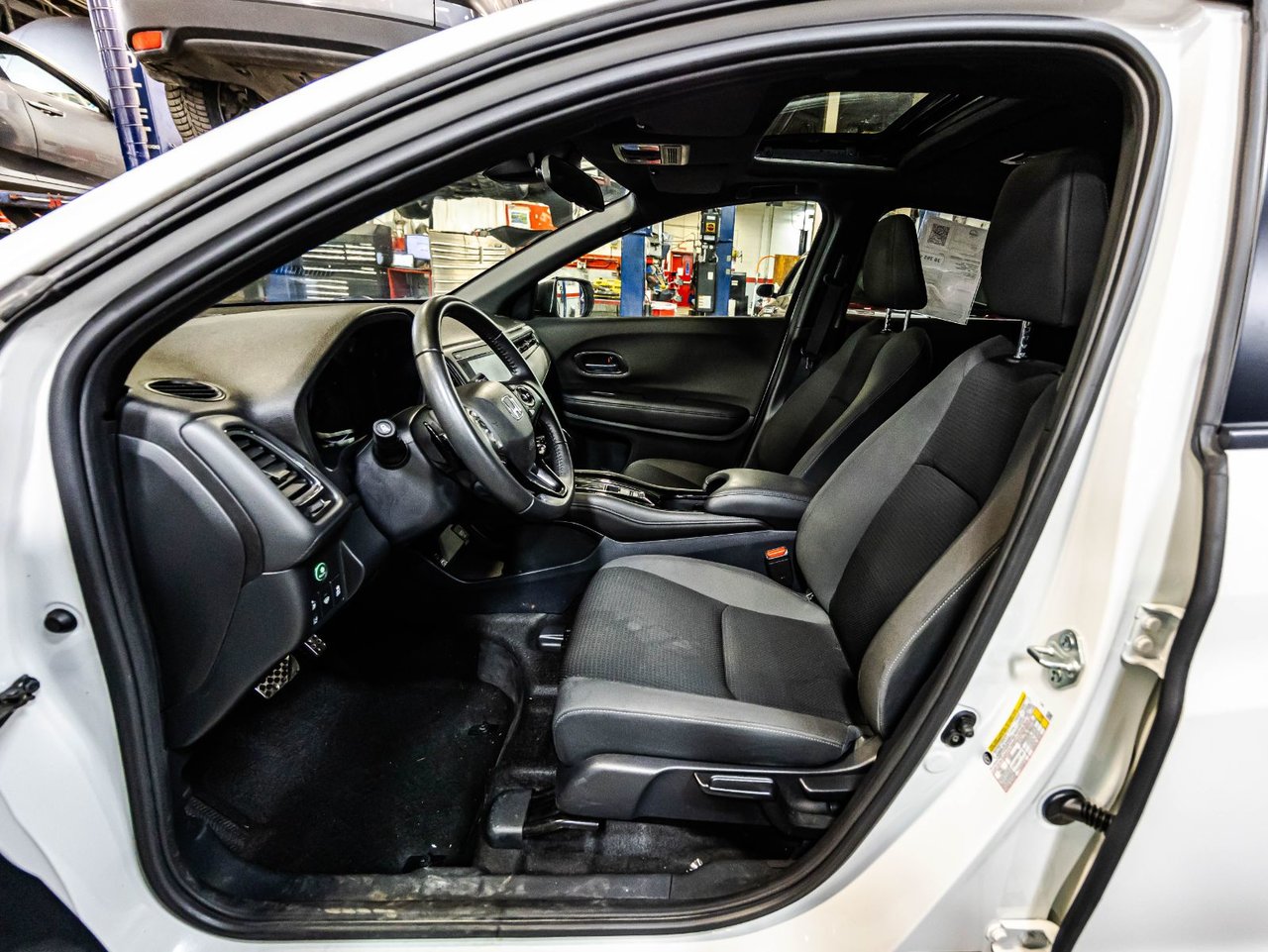 2027 Lincoln Aviator - Image 29