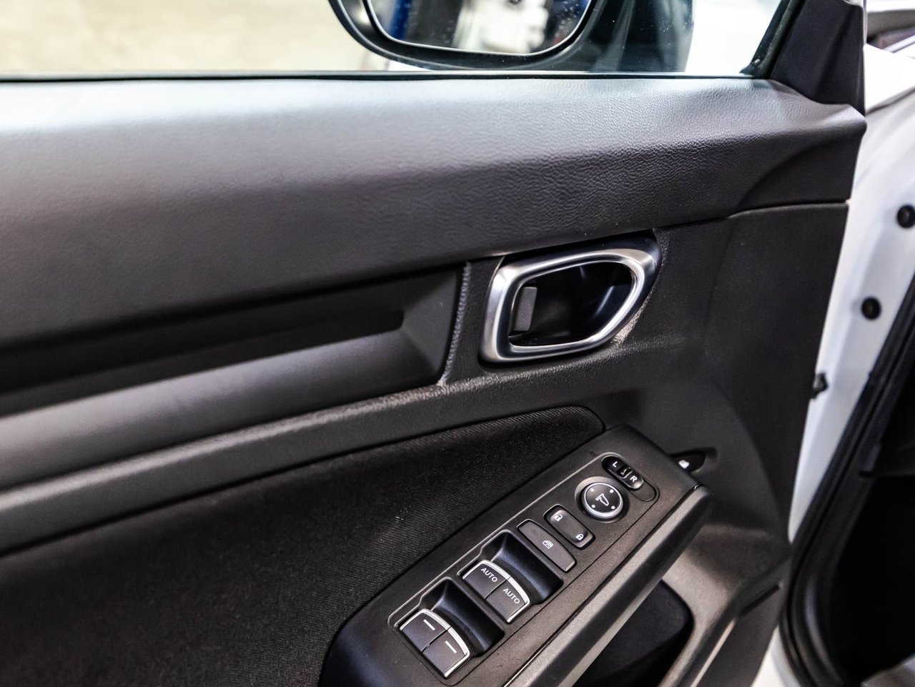 2027 Lincoln Aviator - Image 20