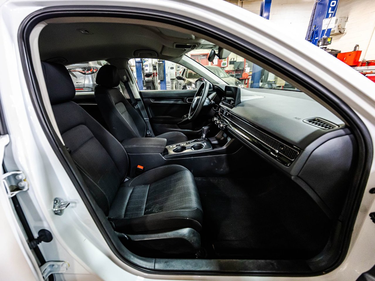 2027 Lincoln Aviator - Image 26