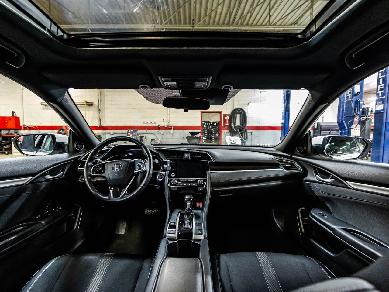 2027 Lincoln Aviator - Image 24