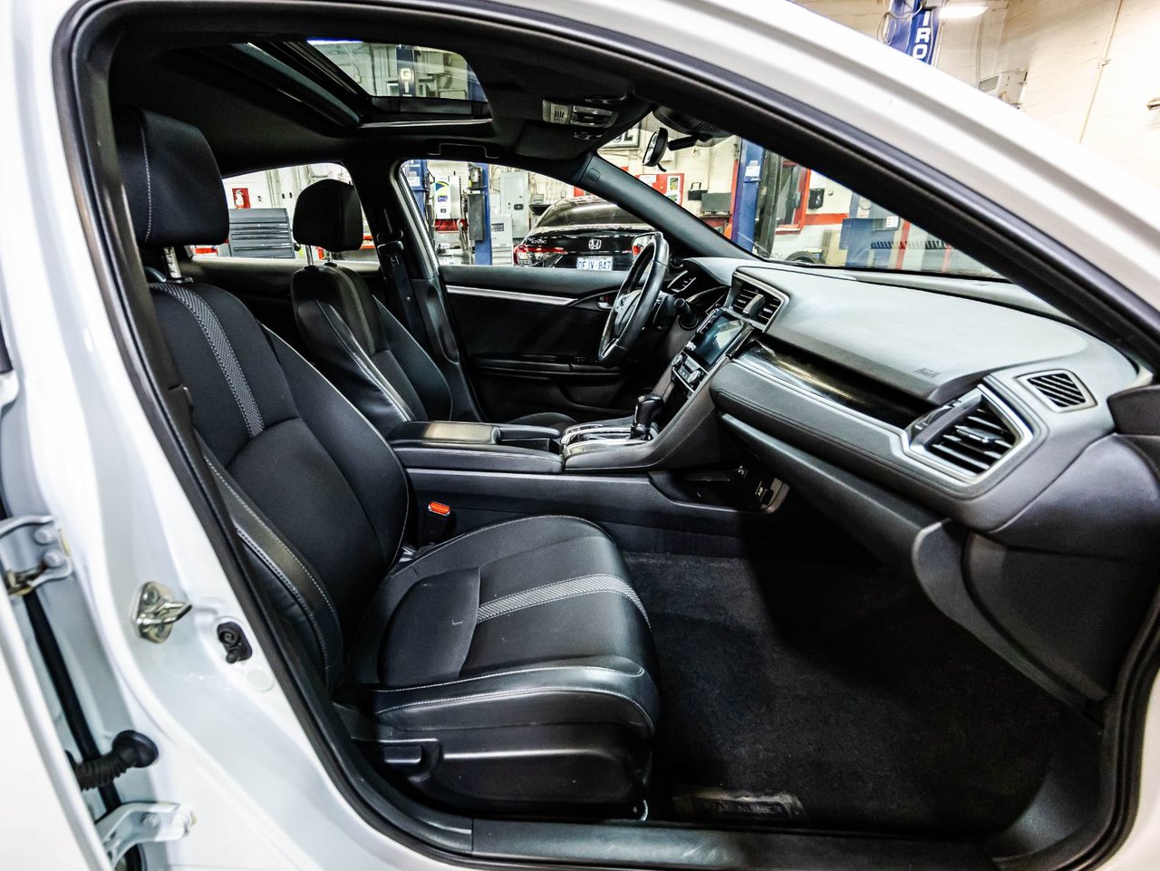 2027 Lincoln Aviator - Image 27