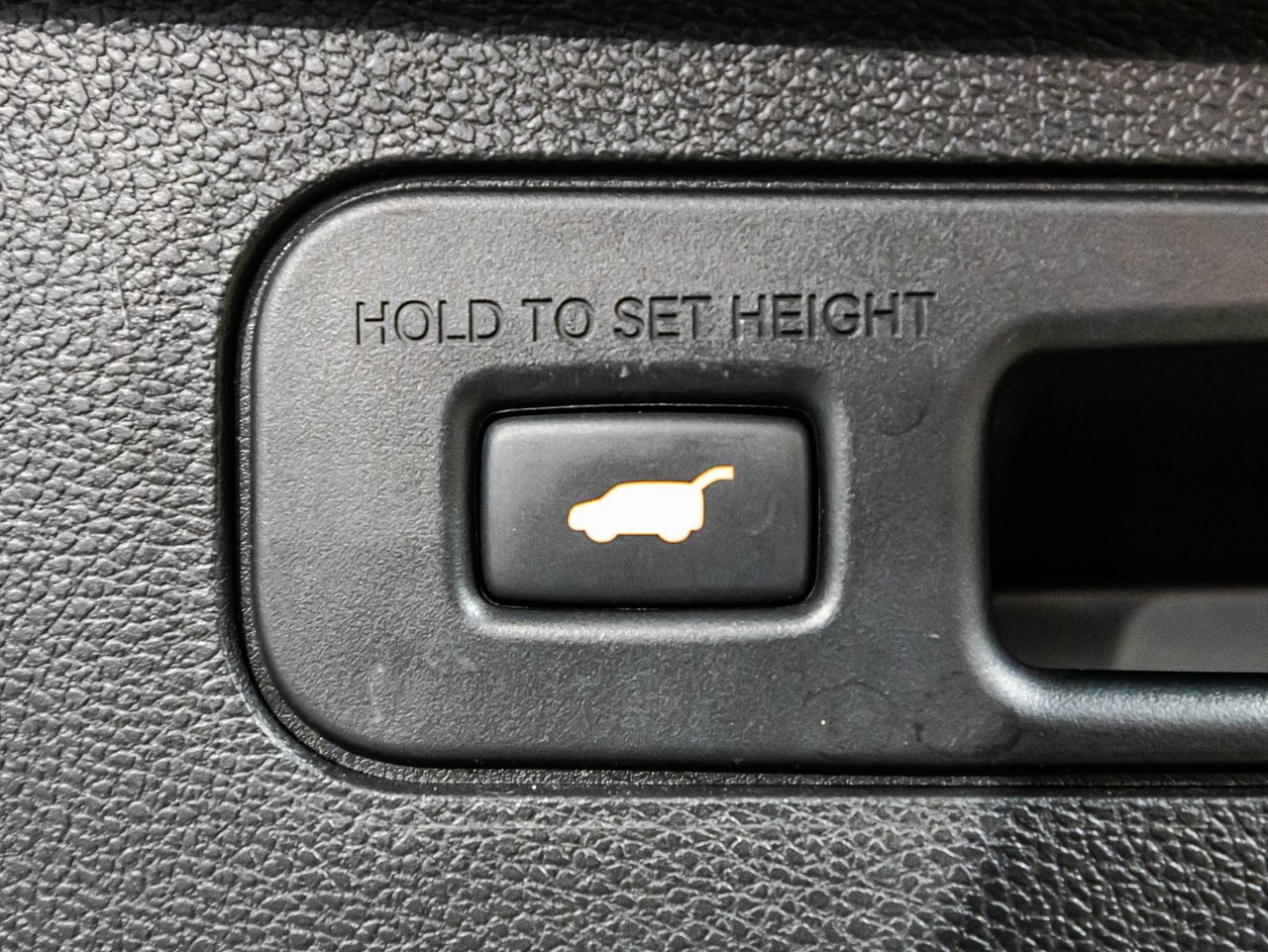 2023 Toyota Rav4 - Image 24
