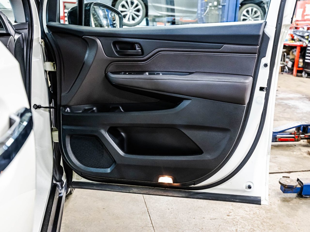 2023 Toyota Rav4 - Image 27
