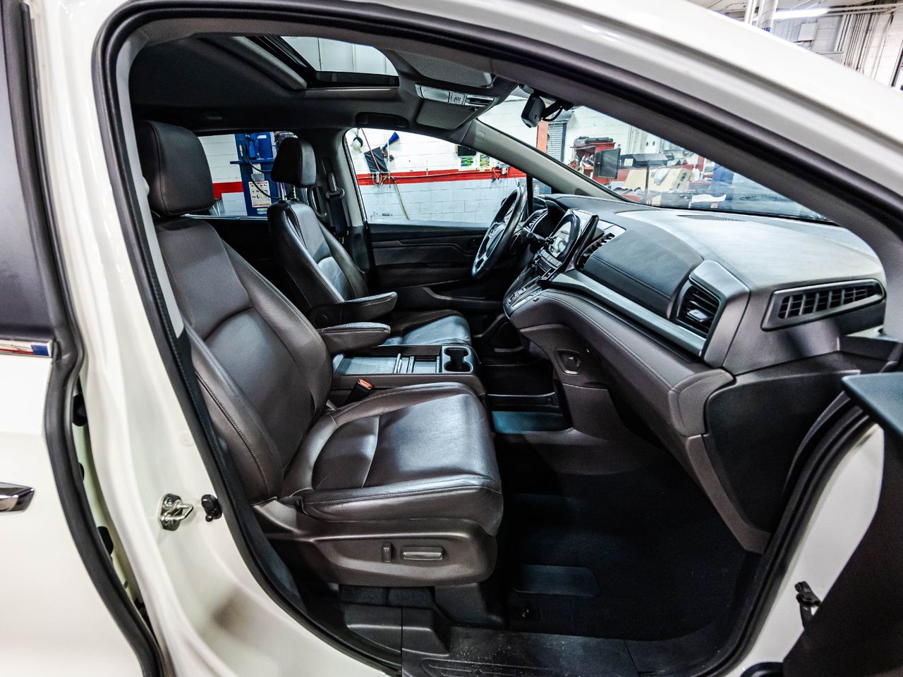2023 Toyota Rav4 - Image 28