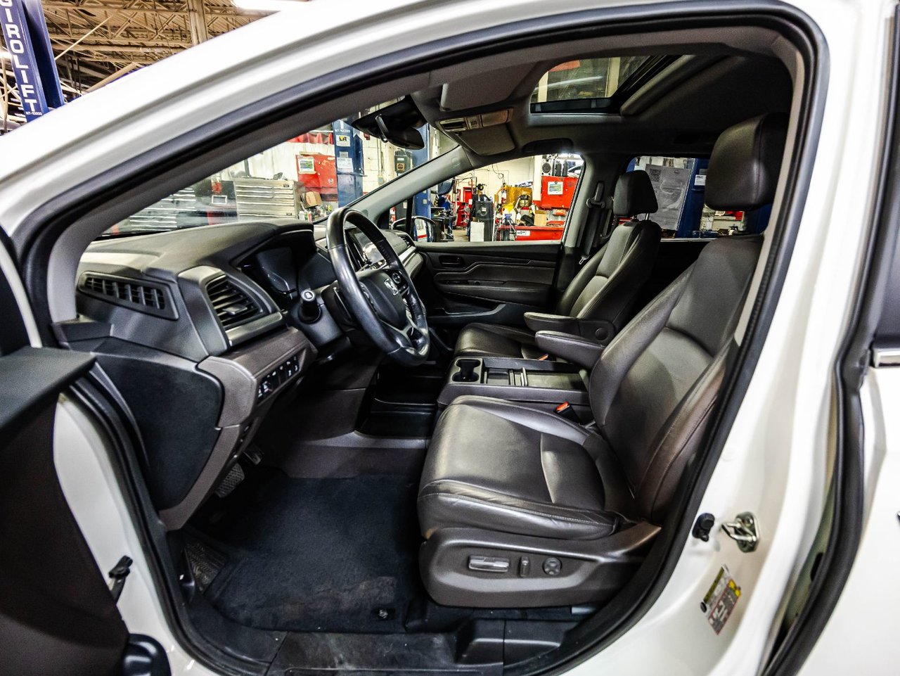 2023 Toyota Rav4 - Image 30