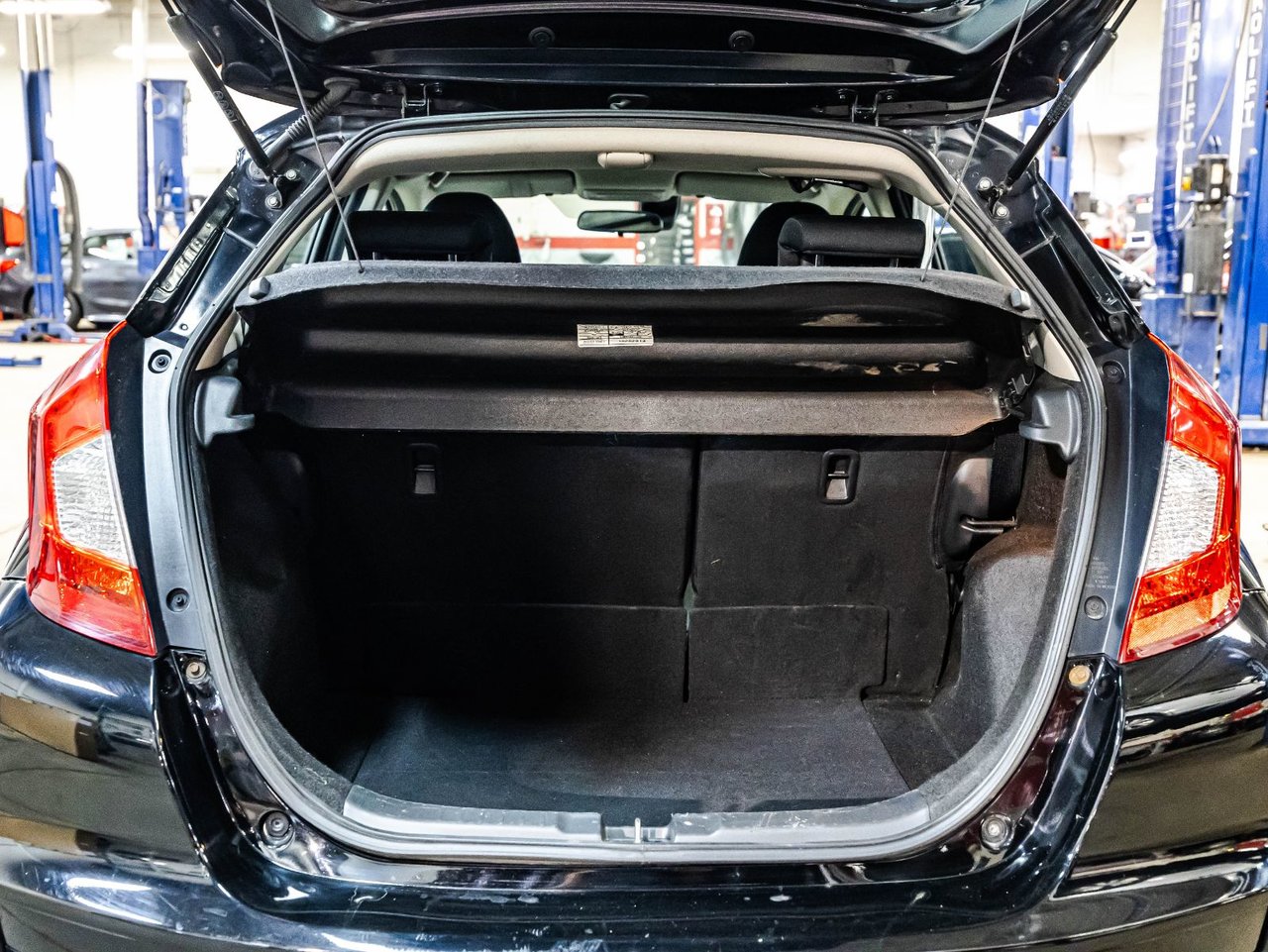 2027 Lincoln Aviator - Image 24