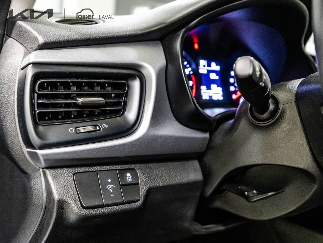 2026 Ford Super Duty F-600 - Image 23