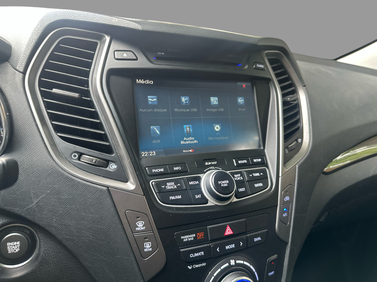 2015 Hyundai Santa Fe Sport - Image 18