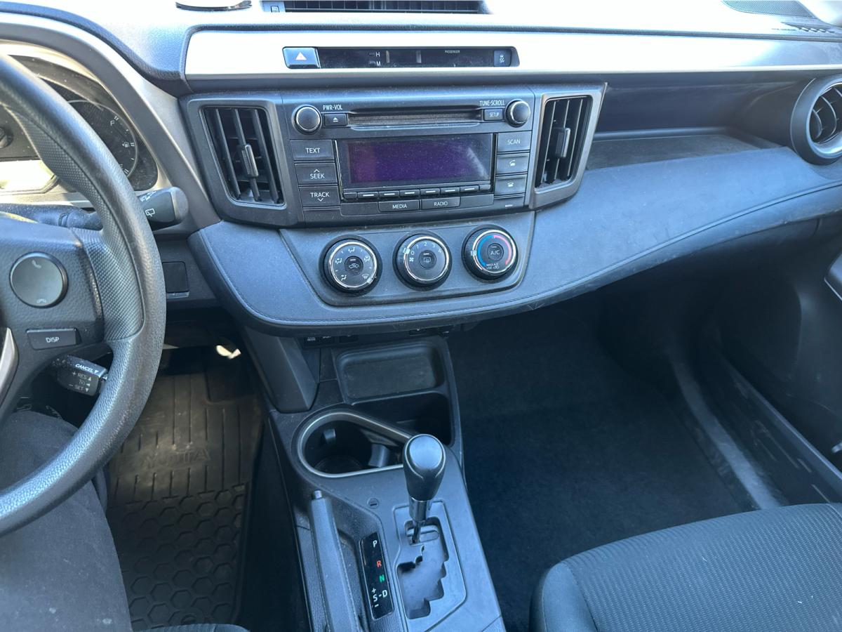 2016 Toyota RAV4 - Image 13