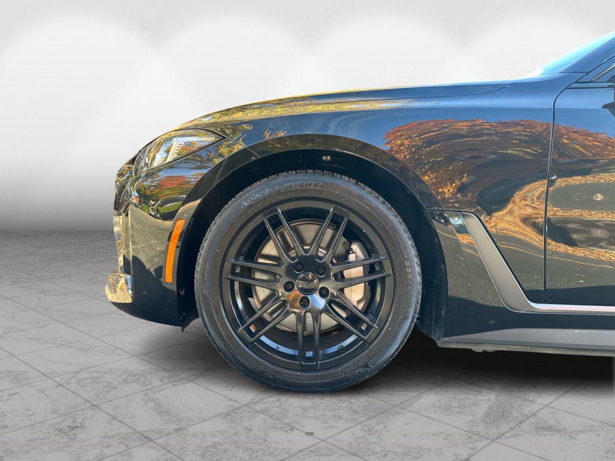 2025 BMW i4 - Image 9