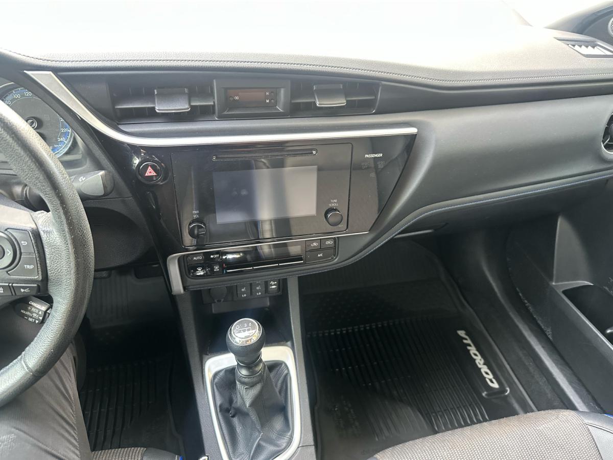 2017 Toyota Corolla - Image 16