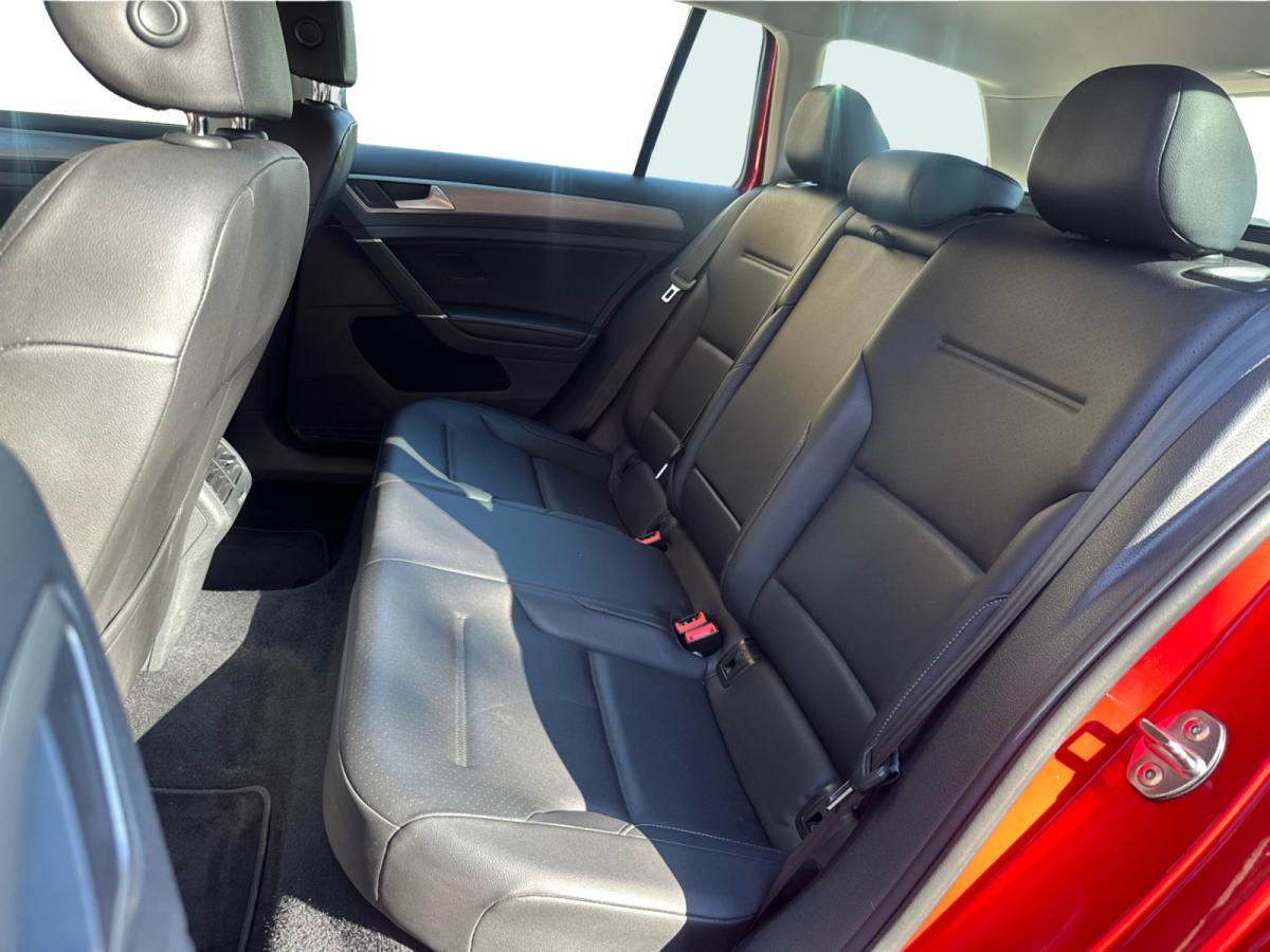 2017 Volkswagen Golf SportWagen - Image 10