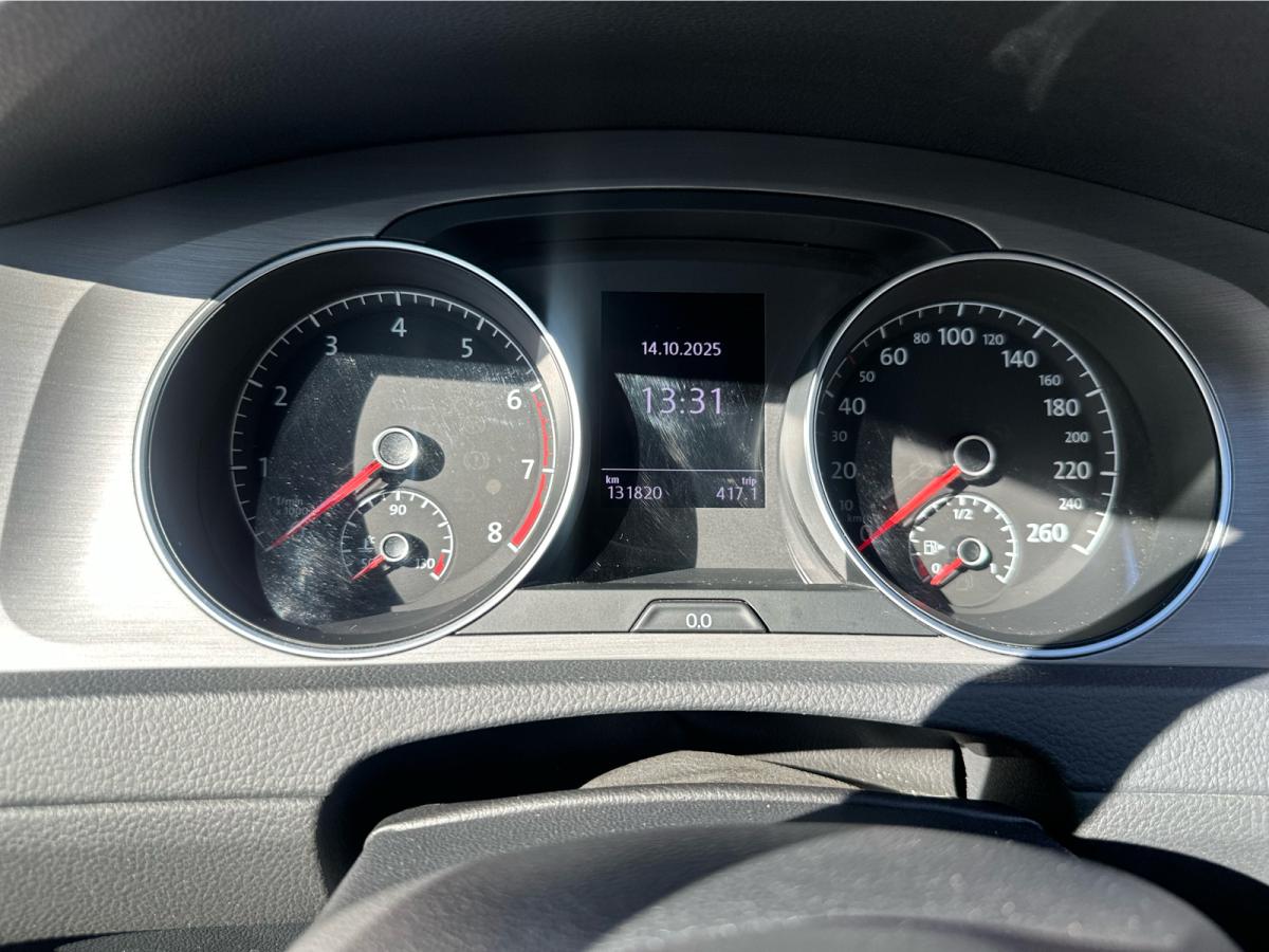 2017 Volkswagen Golf SportWagen - Image 11