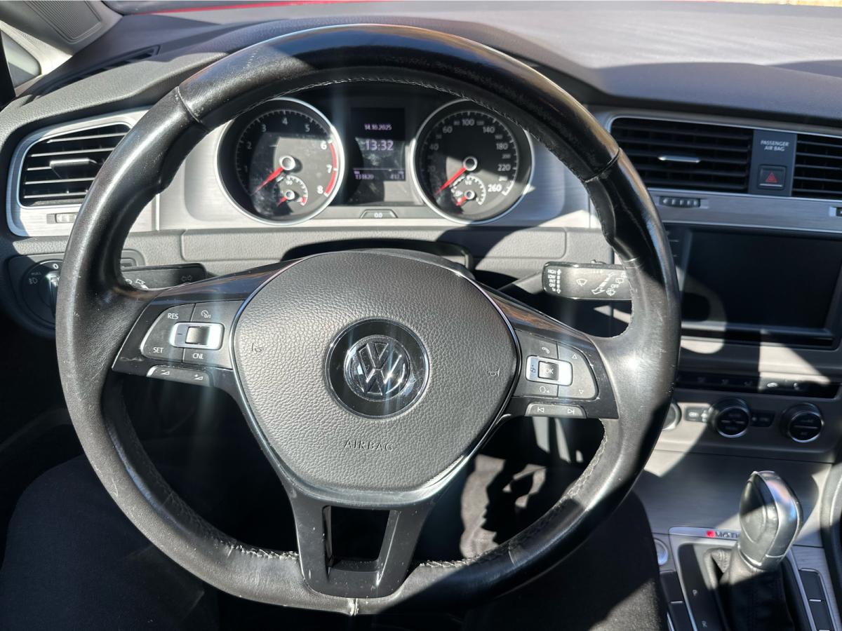 2017 Volkswagen Golf SportWagen - Image 13