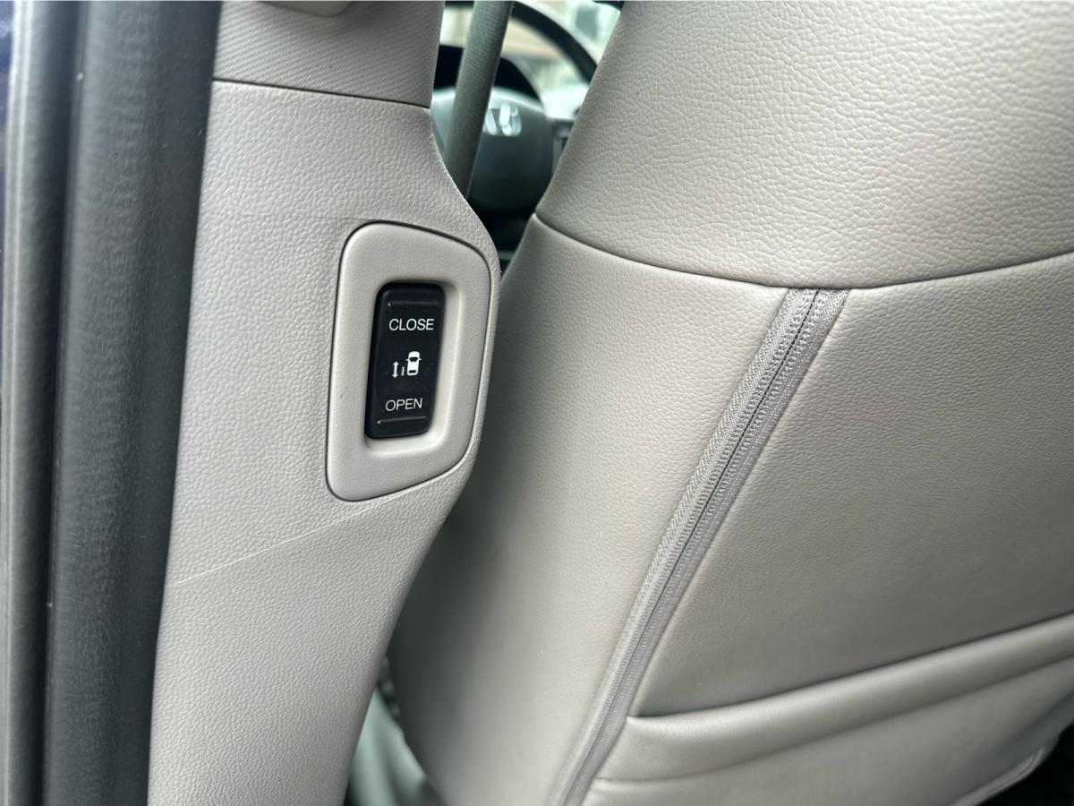 2017 Honda Odyssey - Image 13