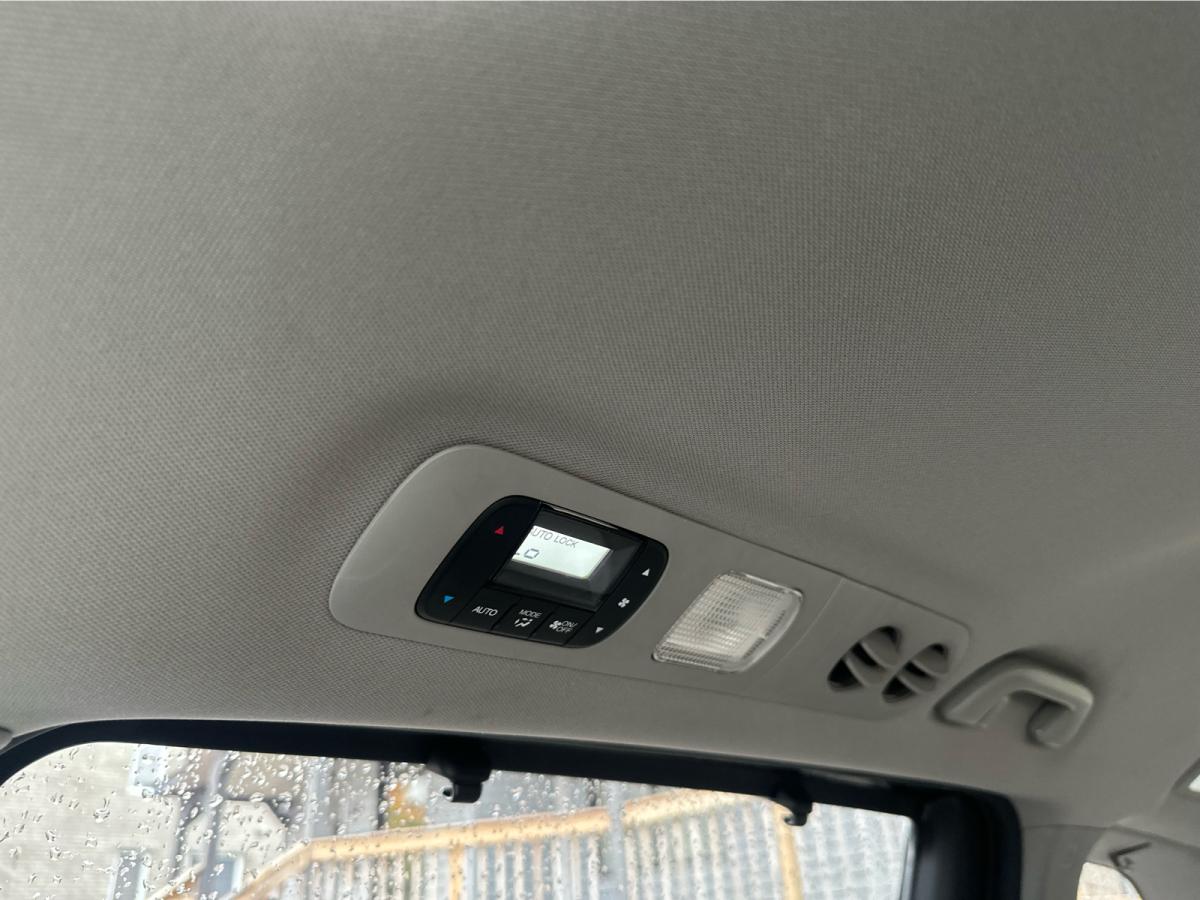 2017 Honda Odyssey - Image 14