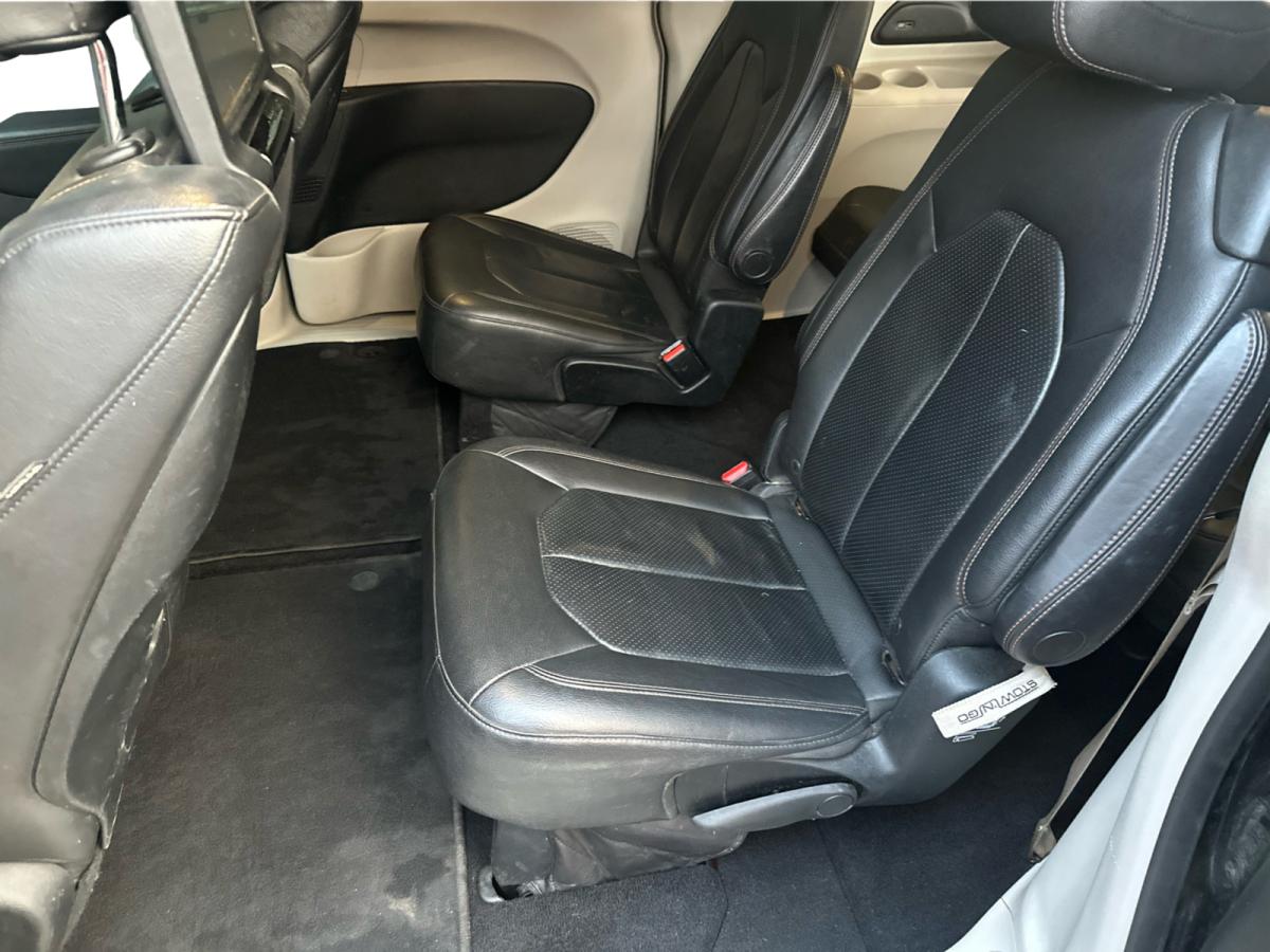 2018 Chrysler Pacifica - Image 10