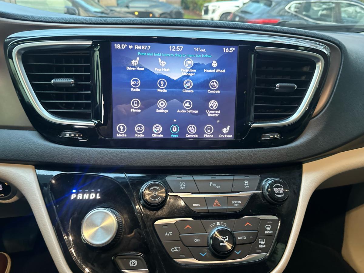 2018 Chrysler Pacifica - Image 15