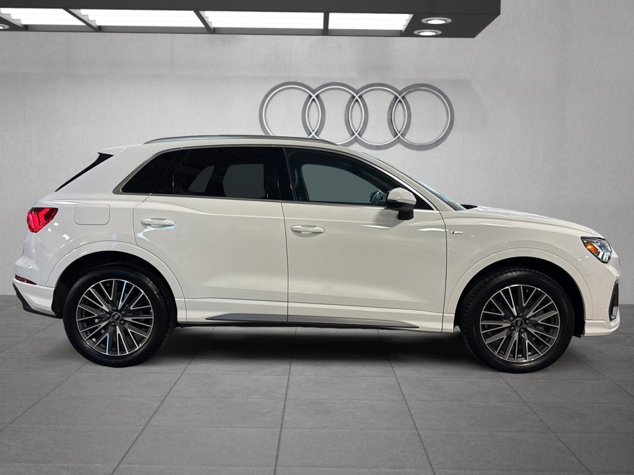 2023 Audi Q3 - Image 4