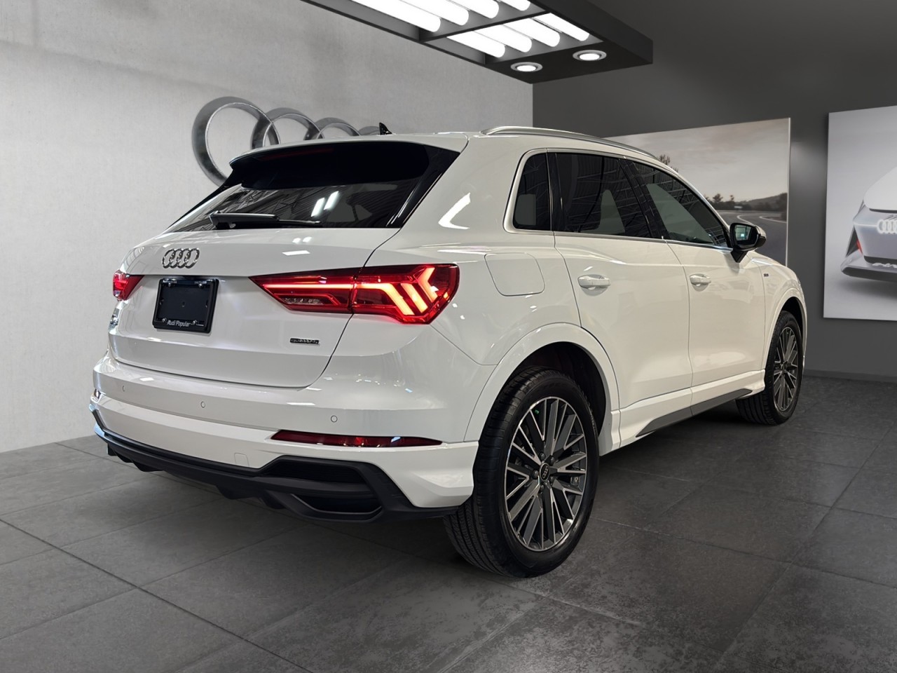 2023 Audi Q3 - Image 6