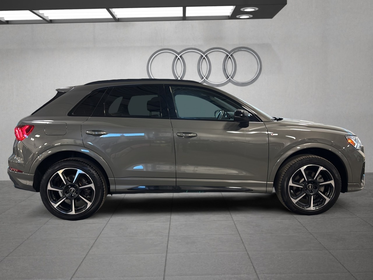 2023 Audi Q3 - Image 3