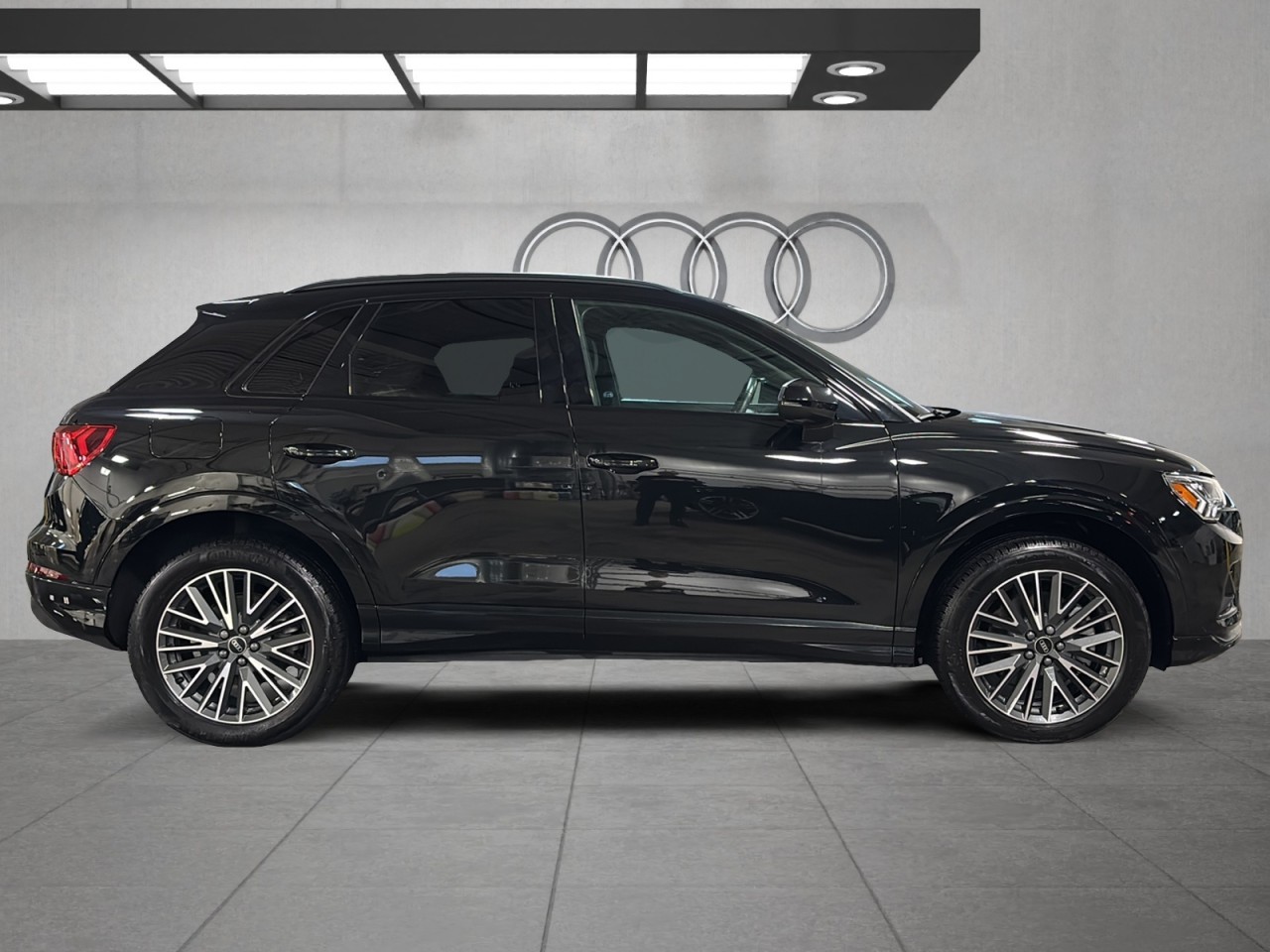 2023 Audi Q3 - Image 4