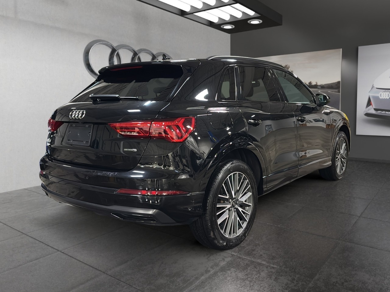 2023 Audi Q3 - Image 5