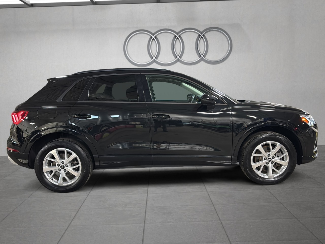 2022 Audi Q3 - Image 4