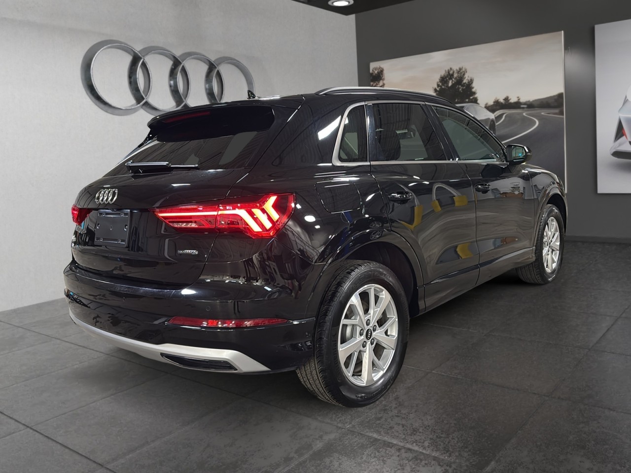 2022 Audi Q3 - Image 5