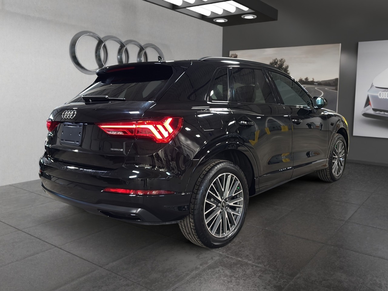 2023 Audi Q3 - Image 6