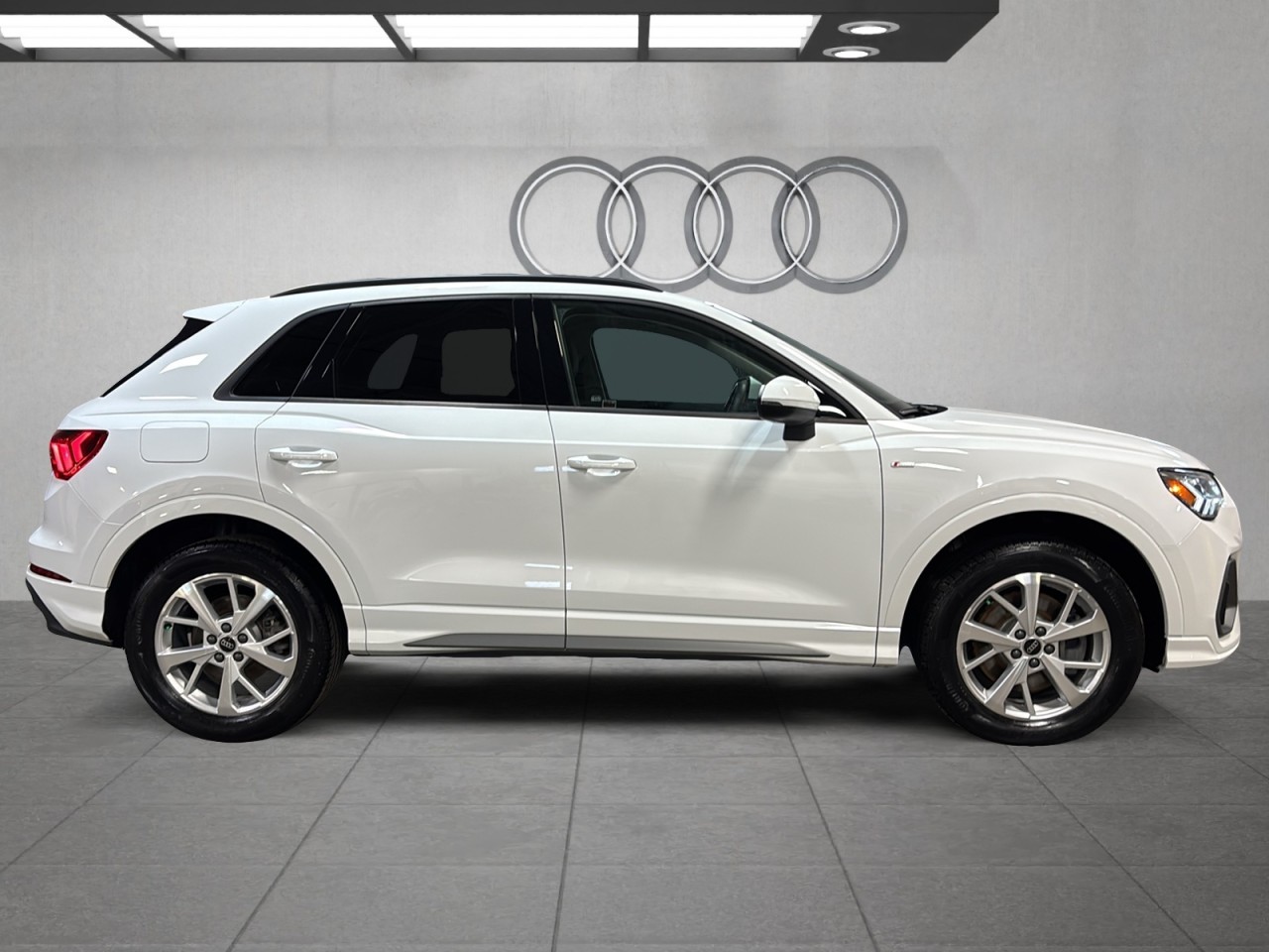 2024 Audi Q3 - Image 4
