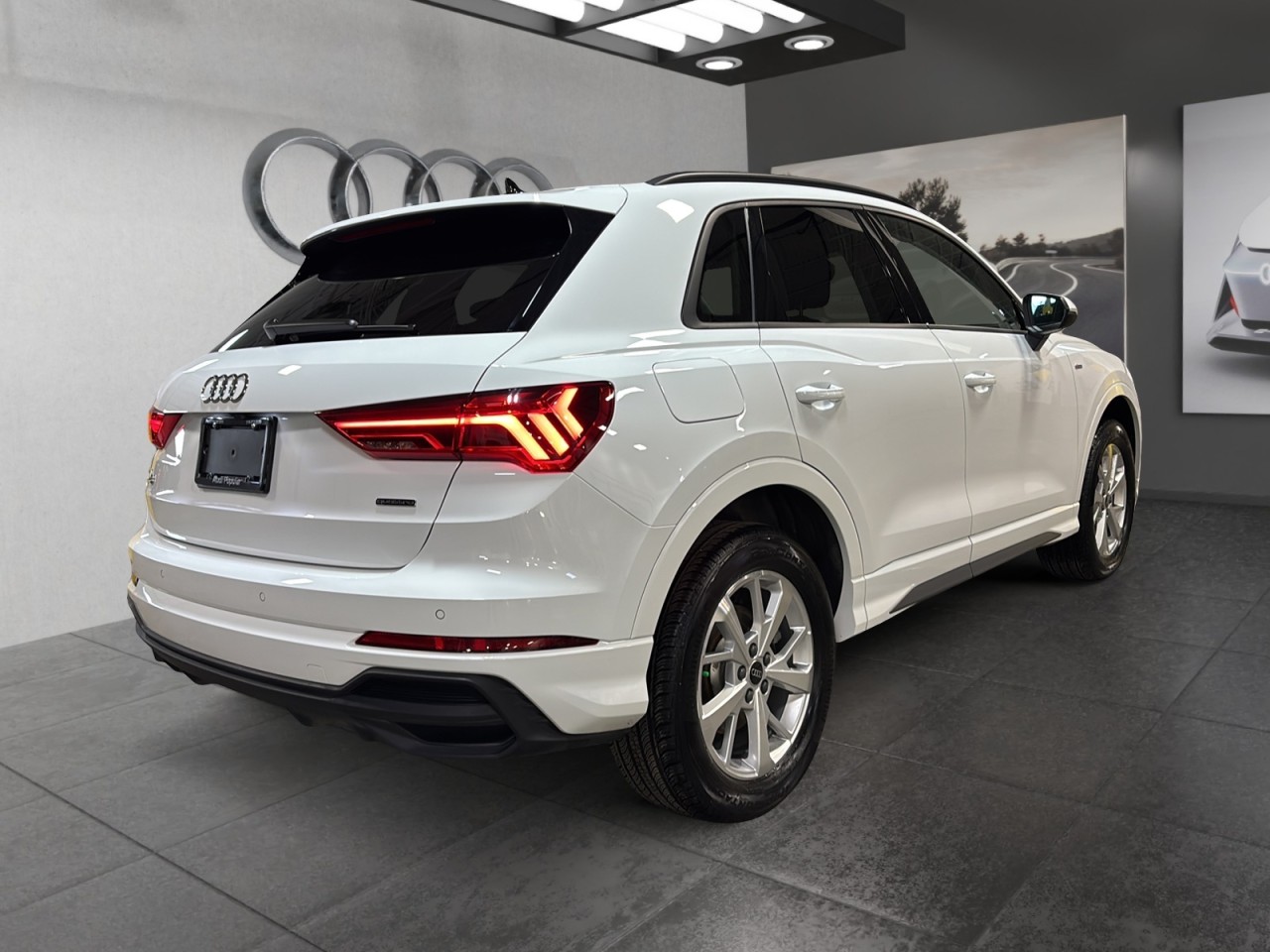 2024 Audi Q3 - Image 5