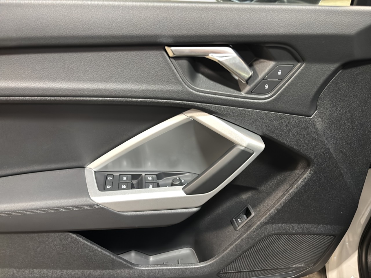 2024 Audi Q3 - Image 9