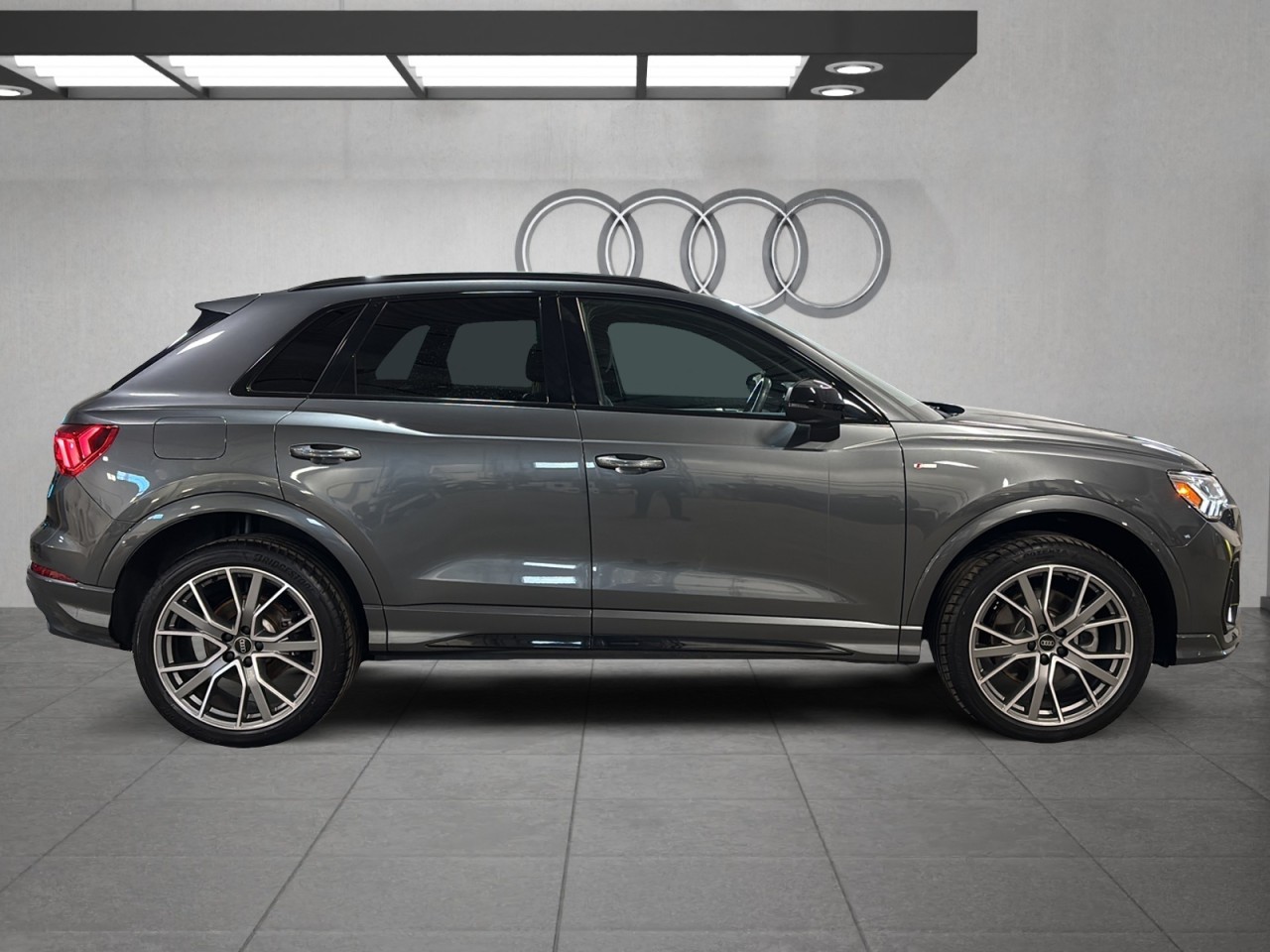 2023 Audi Q3 - Image 4