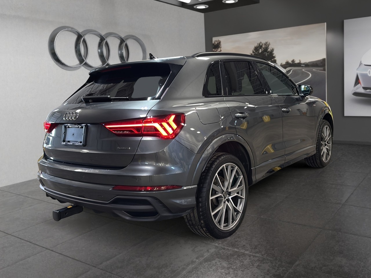 2023 Audi Q3 - Image 5