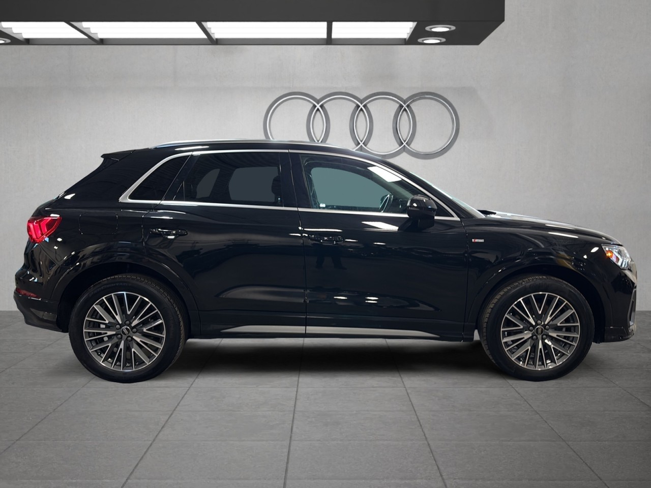 2023 Audi Q3 - Image 3