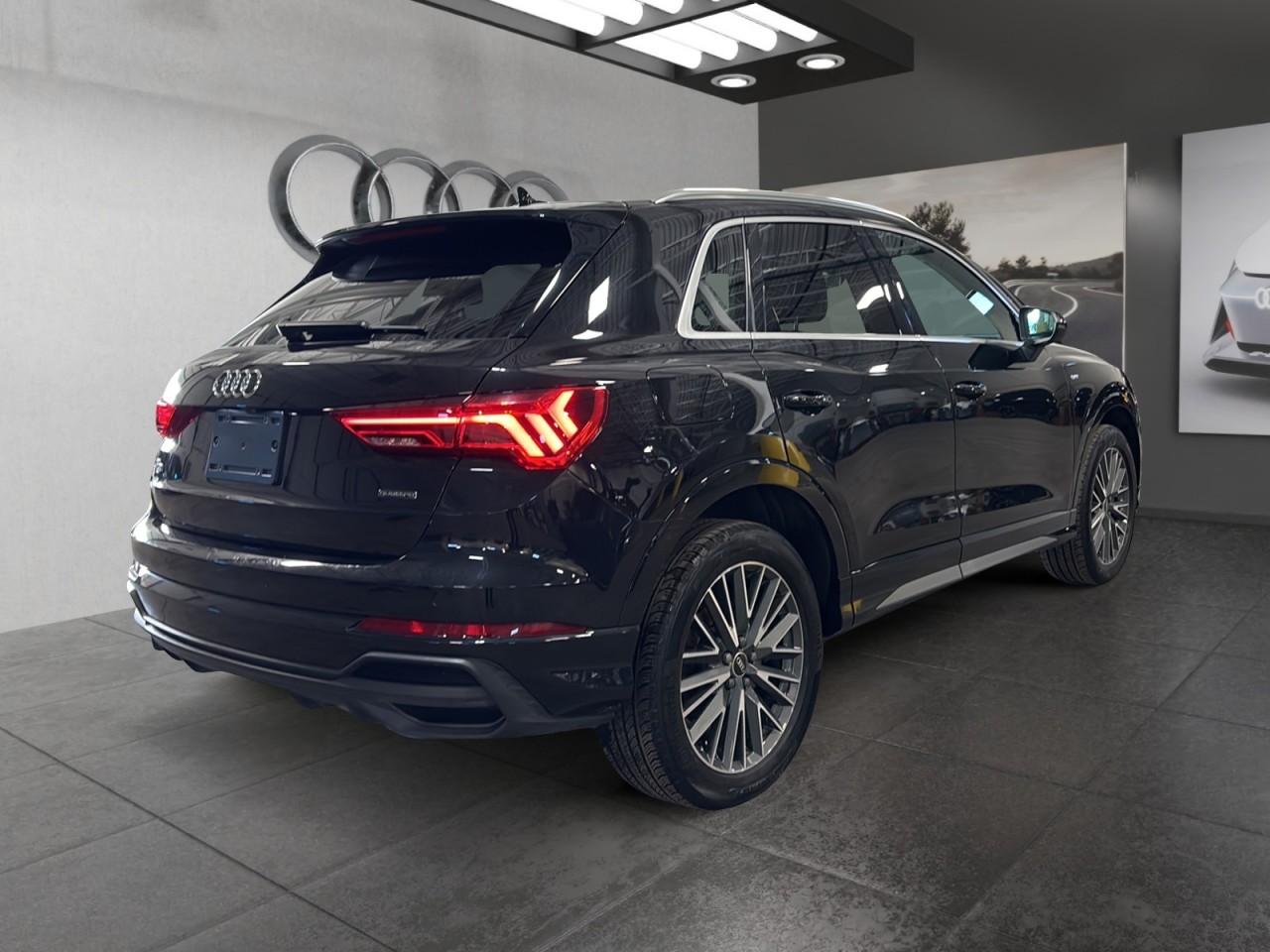 2023 Audi Q3 - Image 5