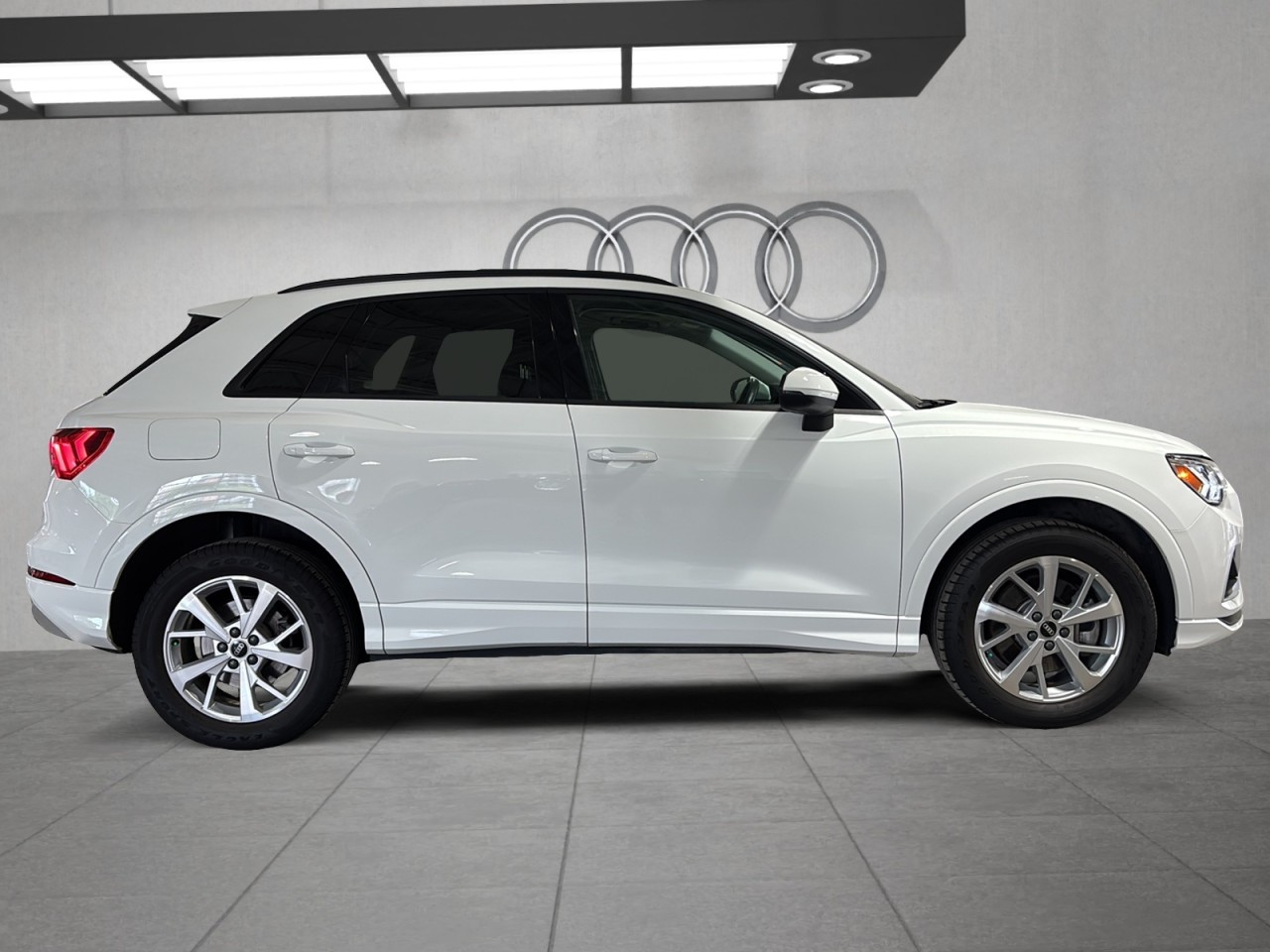 2022 Audi Q3 - Image 4
