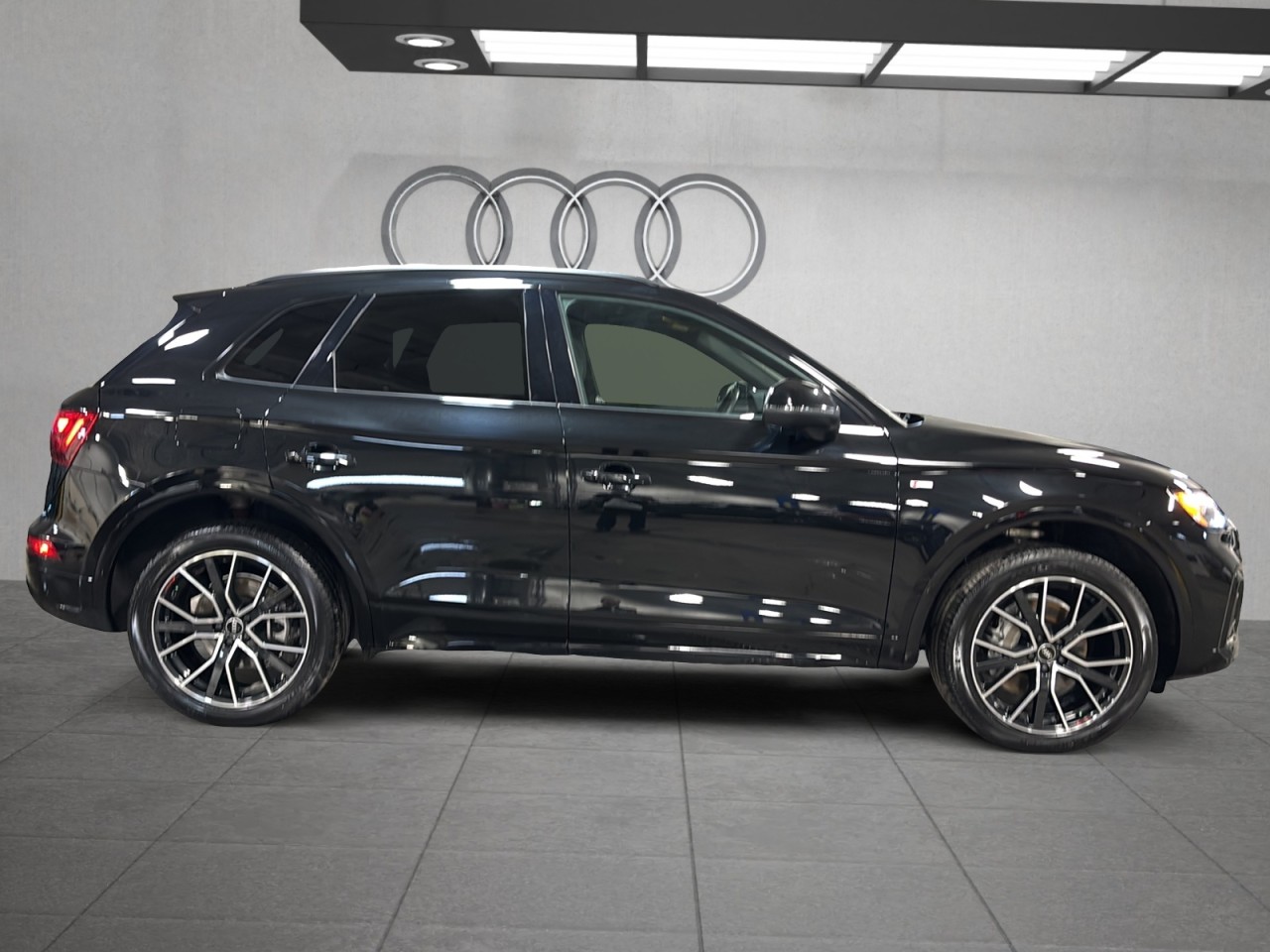 2023 Audi Q5 - Image 4