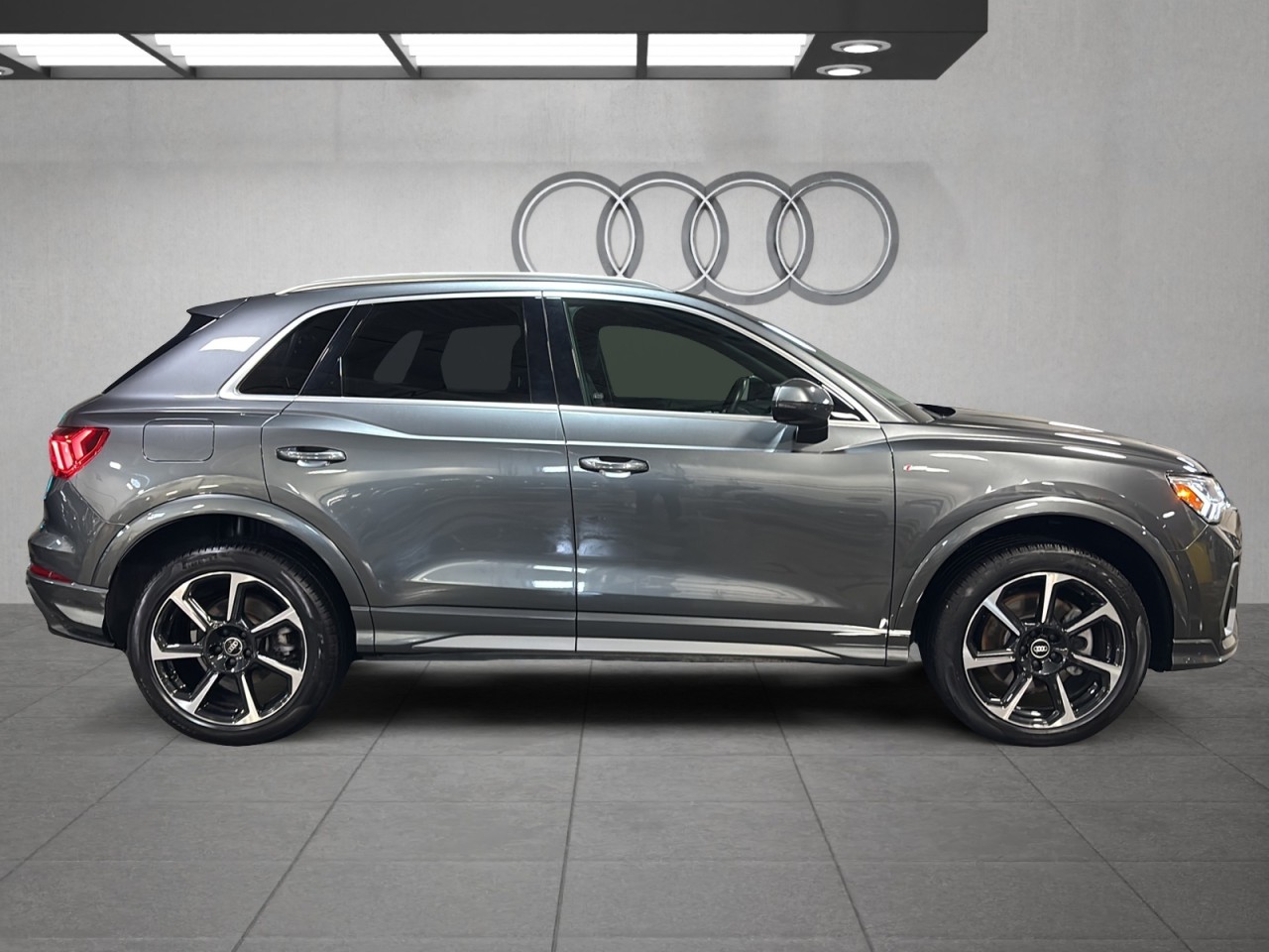 2022 Audi Q3 - Image 5