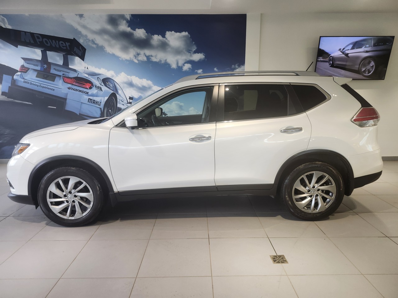 2014 Nissan Rogue - Image 2