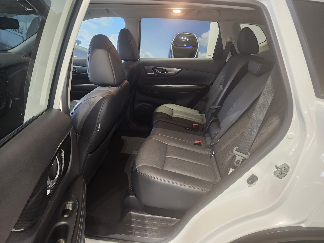 2014 Nissan Rogue - Image 14