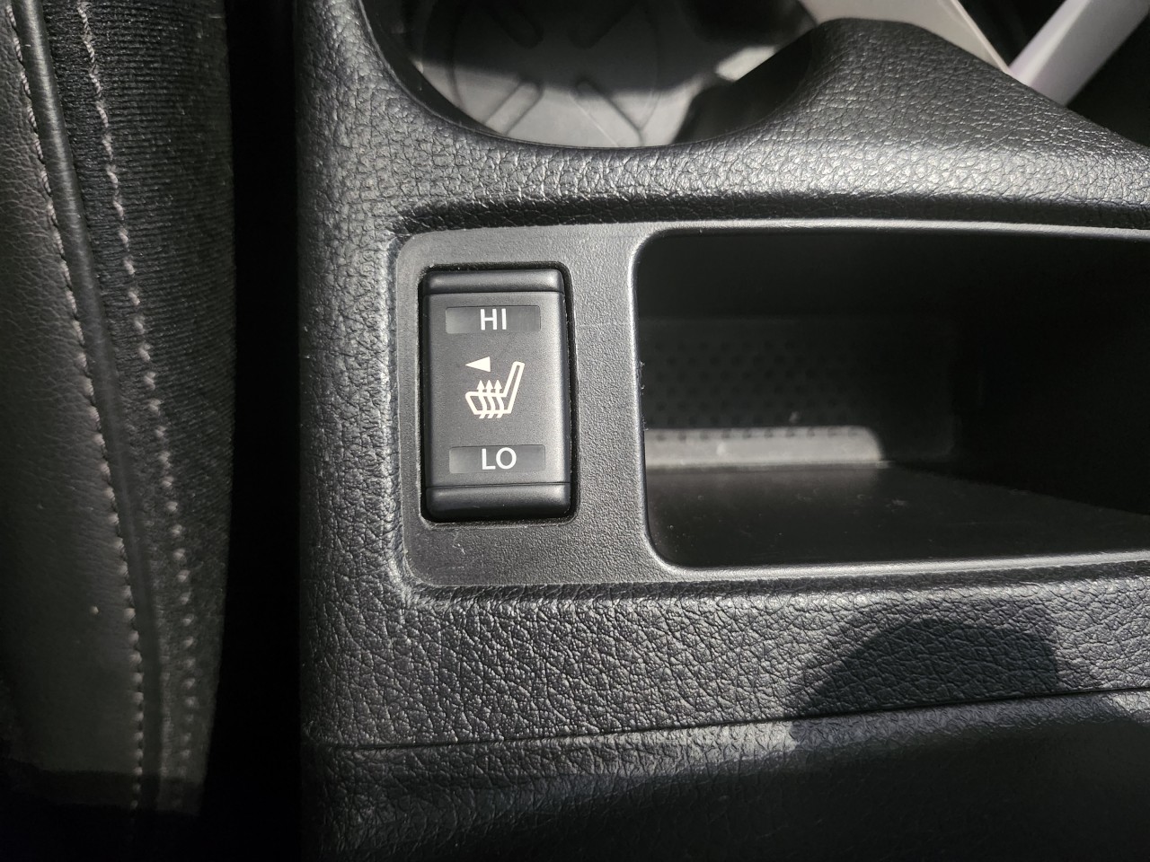 2014 Nissan Rogue - Image 21