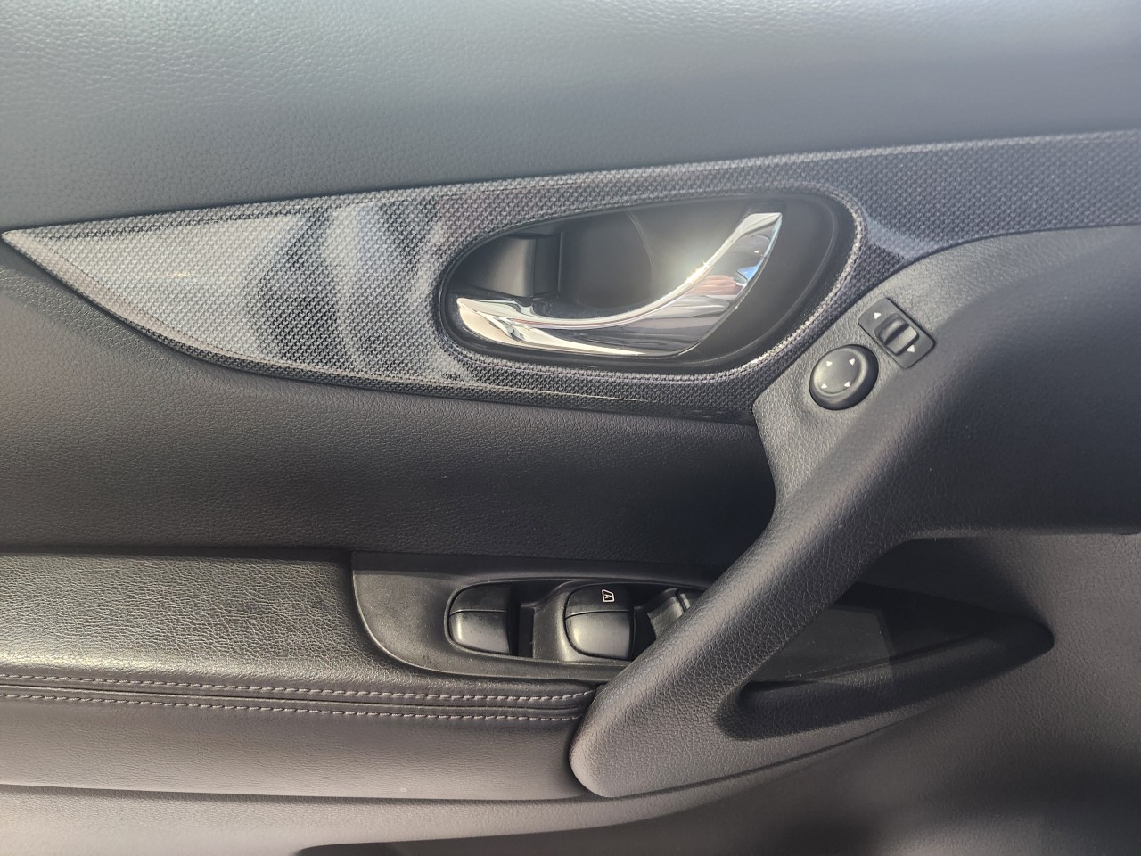 2014 Nissan Rogue - Image 23