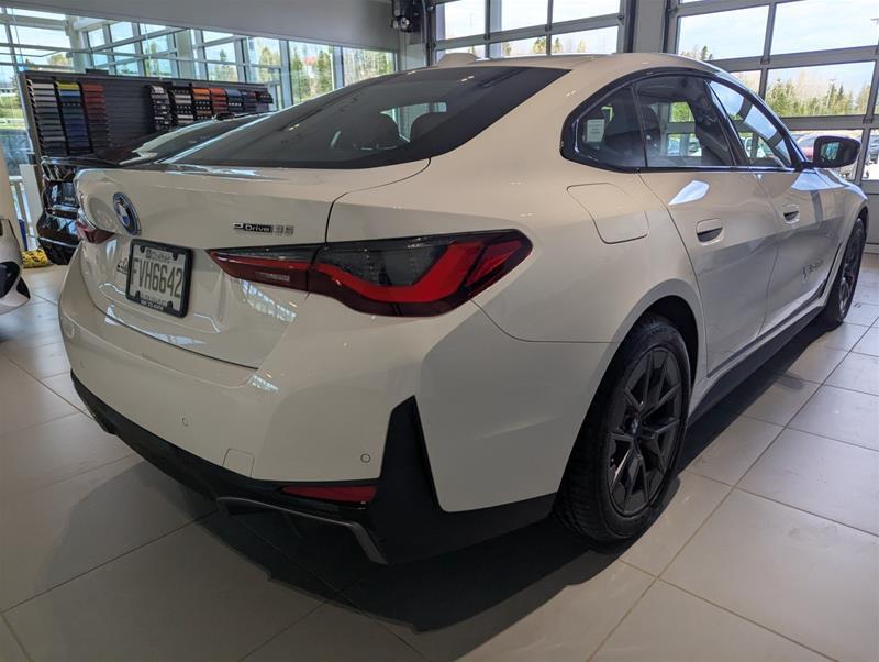 2025 BMW i4 - Image 7