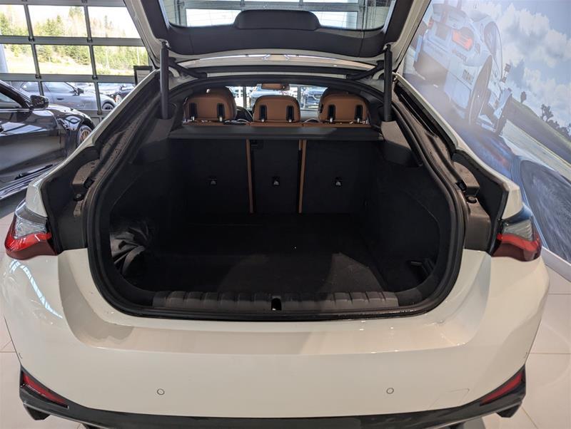 2025 BMW i4 - Image 10