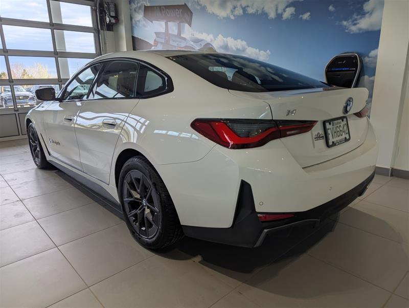 2025 BMW i4 - Image 11