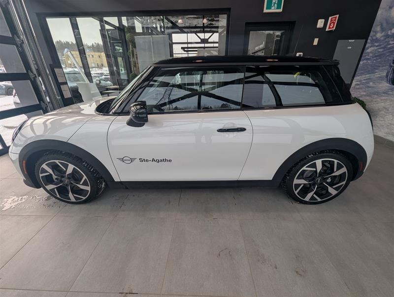 2025 MINI 3 Door - Image 2