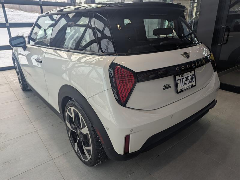 2025 MINI 3 Door - Image 3